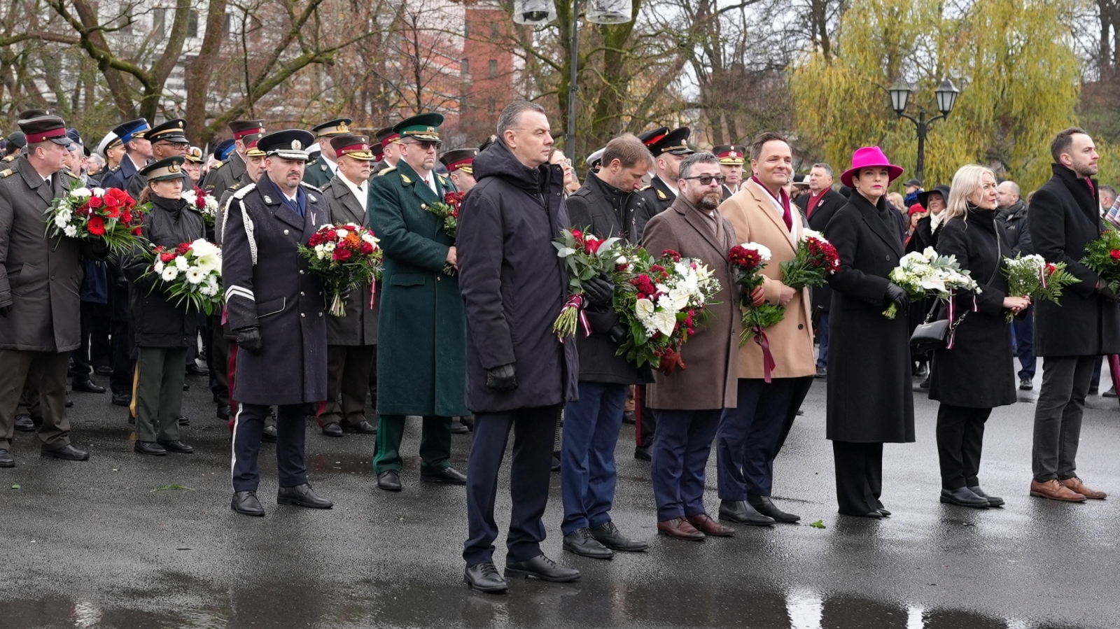 Ziedu nolikšana 18. novembrī