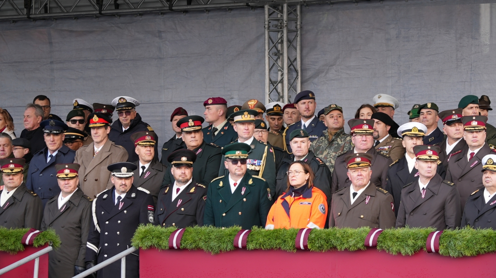 Iekšlietu ministrijas vadība un iekšlietu dienesti piedalās Latvijas Proklamēšanas gadadienai velt