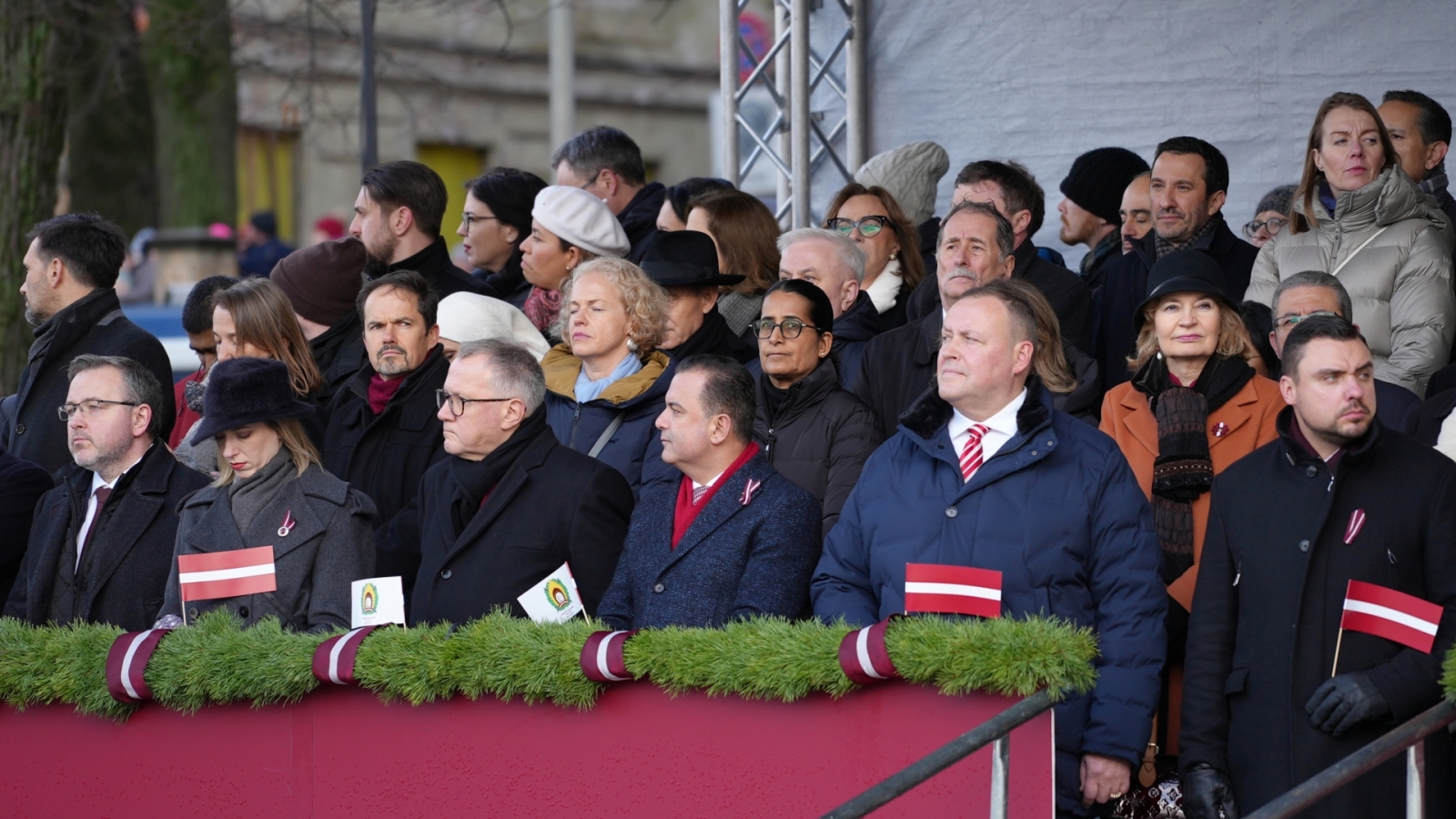 Iekšlietu ministrijas vadība un iekšlietu dienesti piedalās Latvijas Proklamēšanas gadadienai velt