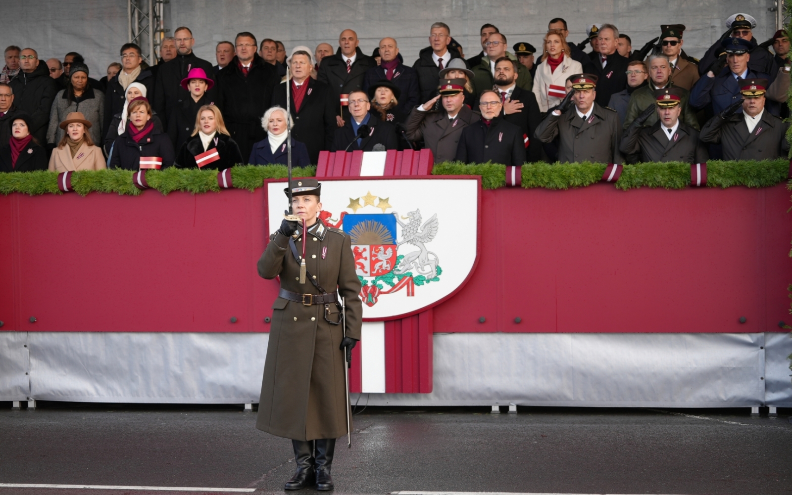 Iekšlietu ministrijas vadība un iekšlietu dienesti piedalās Latvijas Proklamēšanas gadadienai velt