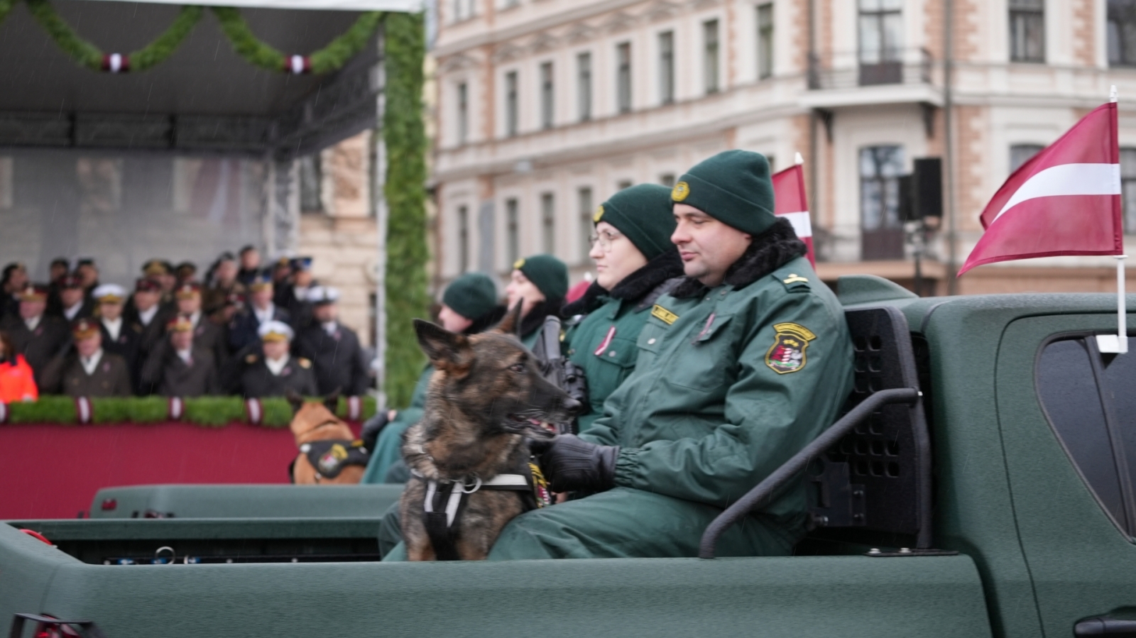 Iekšlietu ministrijas vadība un iekšlietu dienesti piedalās Latvijas Proklamēšanas gadadienai velt